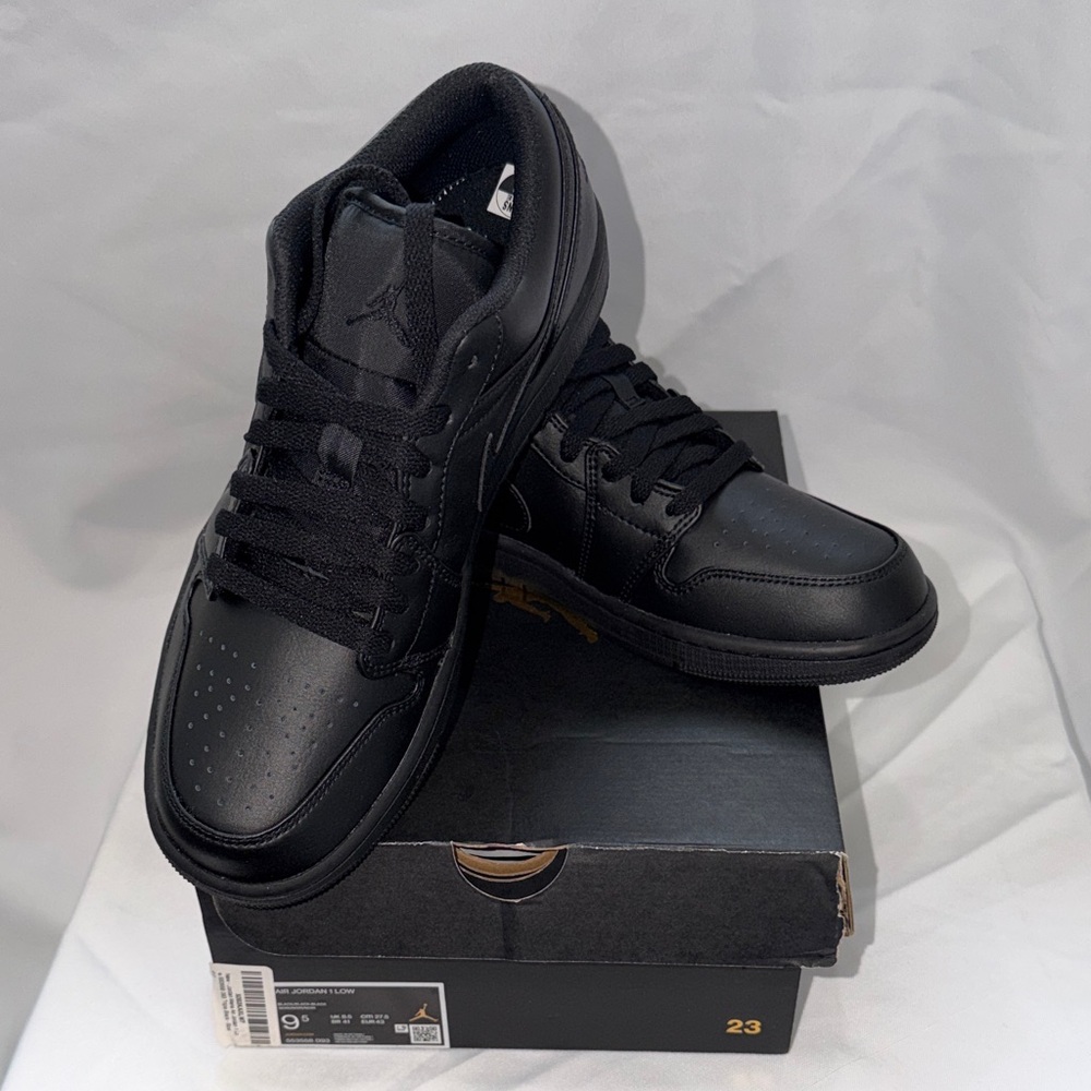 Nike Men's All-Black Sneakers